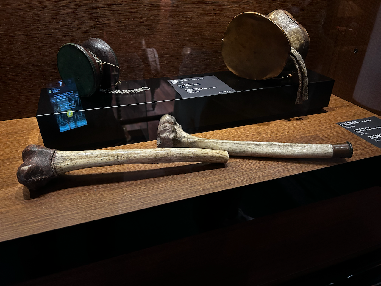 Photograph of (a) brass instrument(s) from the Musical Instruments Museum in Brussels, Belgium