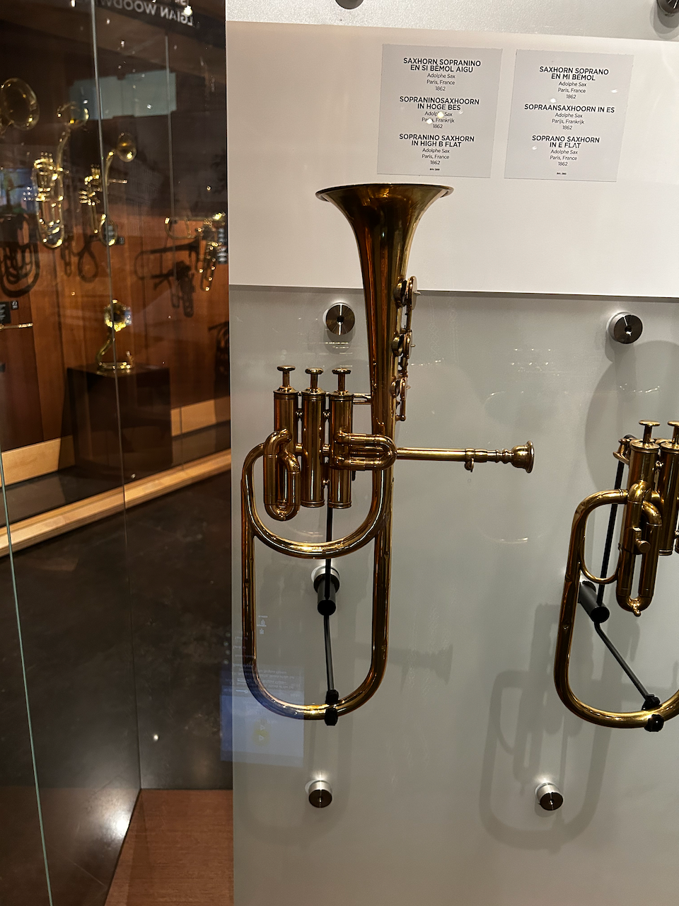 Photograph of (a) brass instrument(s) from the Musical Instruments Museum in Brussels, Belgium