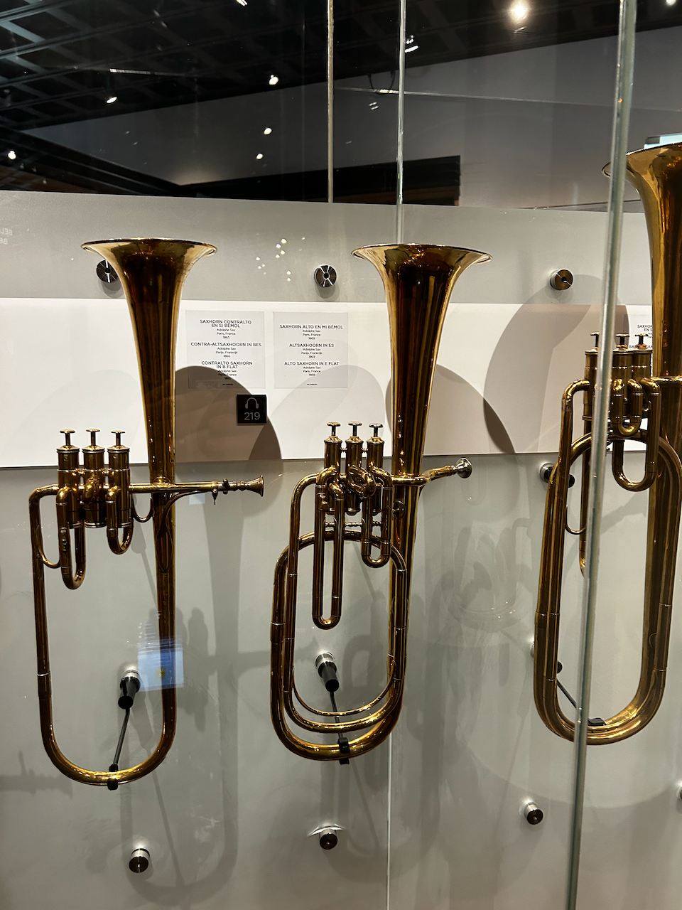 Photograph of (a) brass instrument(s) from the Musical Instruments Museum in Brussels, Belgium