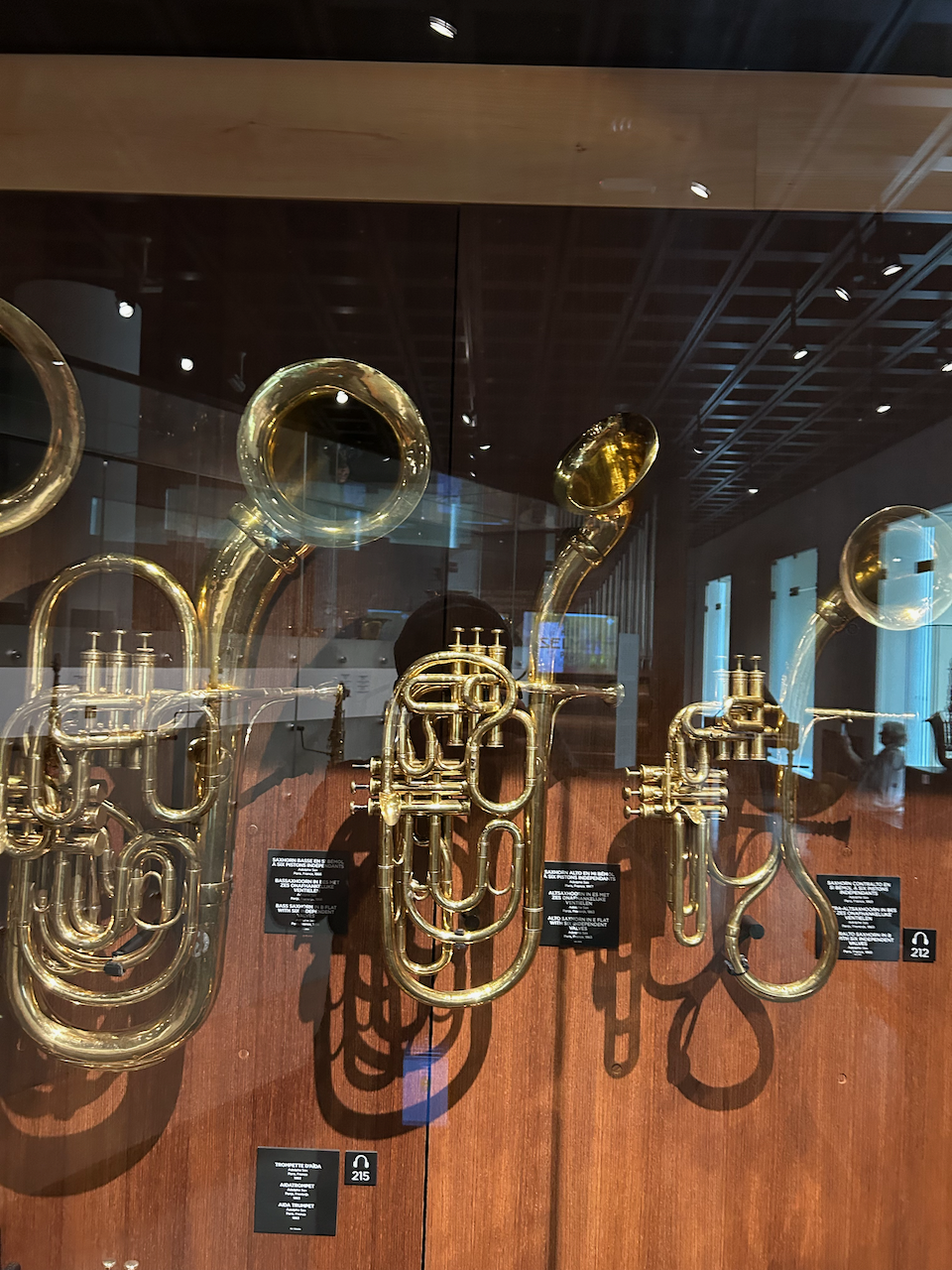 Photograph of (a) brass instrument(s) from the Musical Instruments Museum in Brussels, Belgium