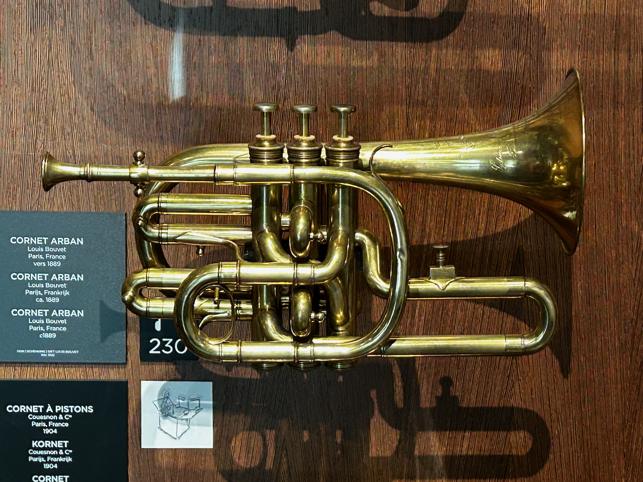 Photograph of (a) brass instrument(s) from the Musical Instruments Museum in Brussels, Belgium
