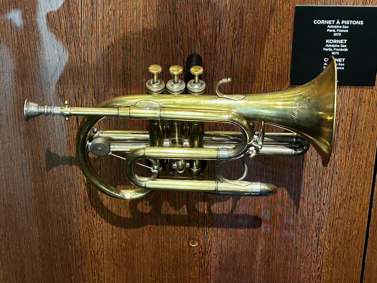 Photograph of (a) brass instrument(s) from the Musical Instruments Museum in Brussels, Belgium