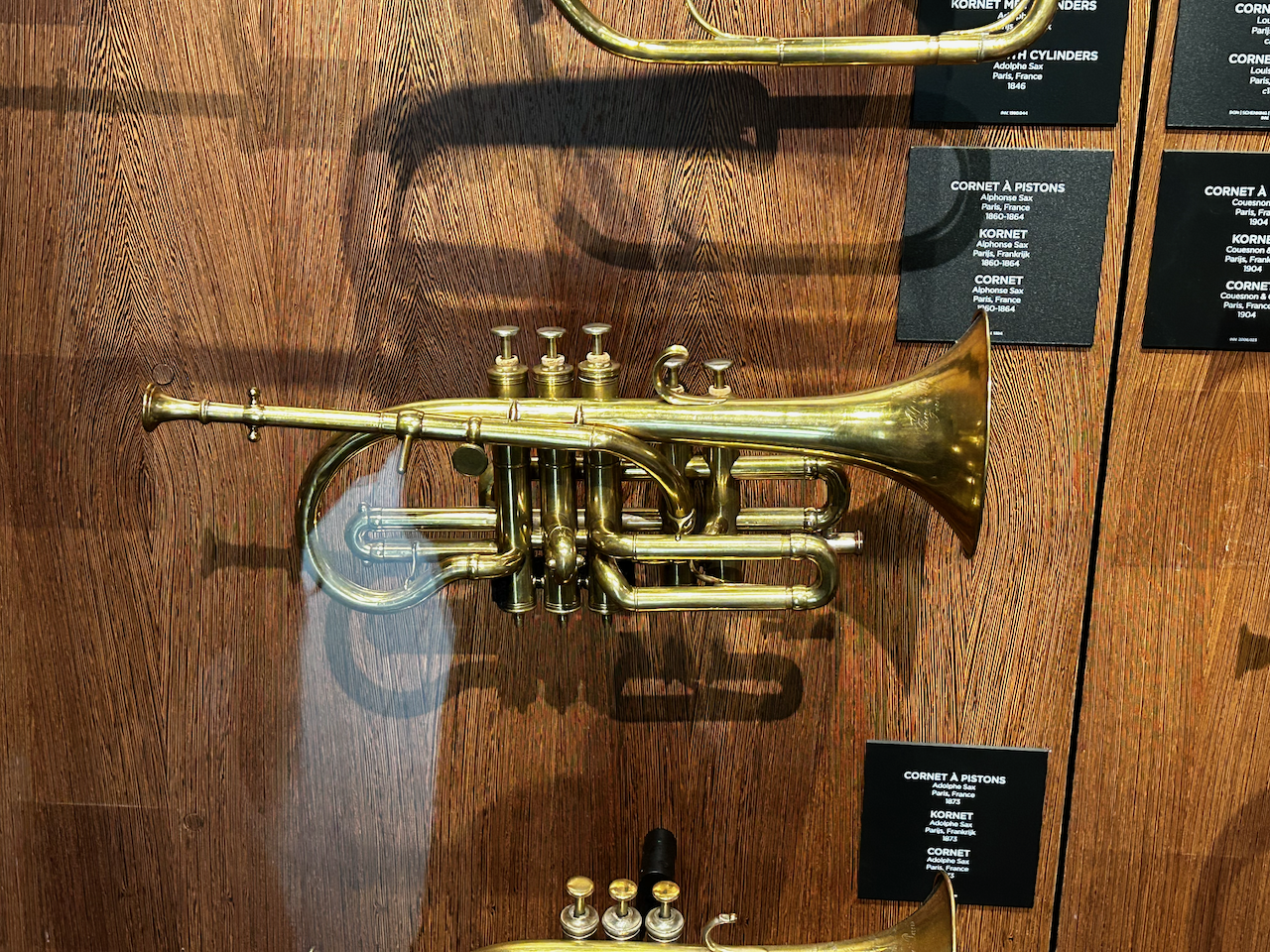 Photograph of (a) brass instrument(s) from the Musical Instruments Museum in Brussels, Belgium