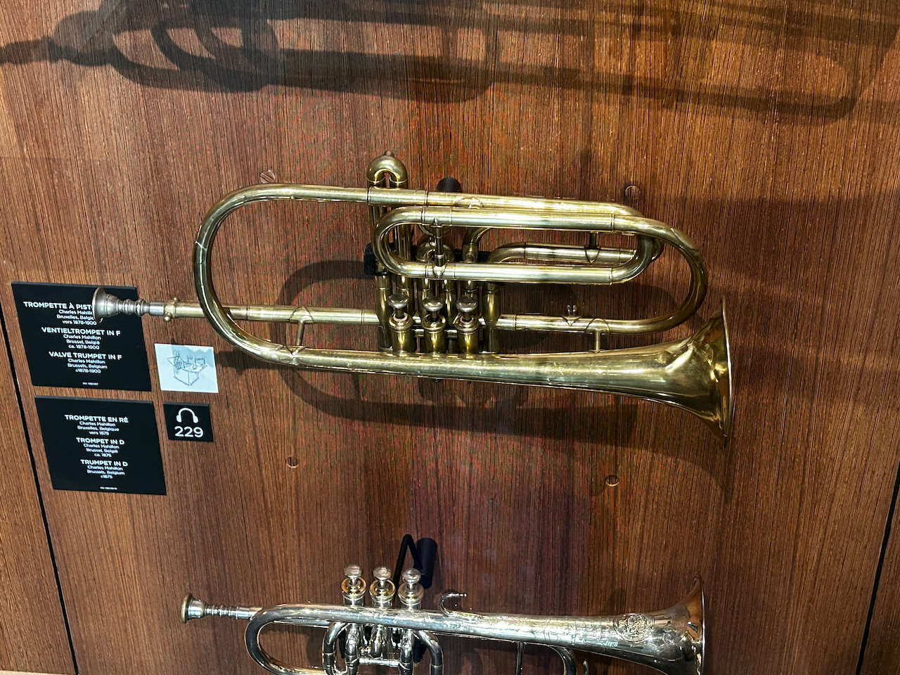 Photograph of (a) brass instrument(s) from the Musical Instruments Museum in Brussels, Belgium